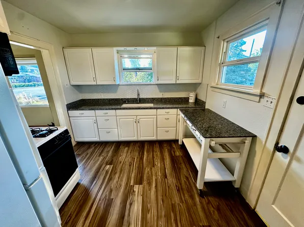 1401 Lakeway Dr Unit A, Bellingham, WA 98229