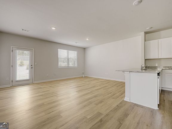 5th image of 5980 Skylar Dr
