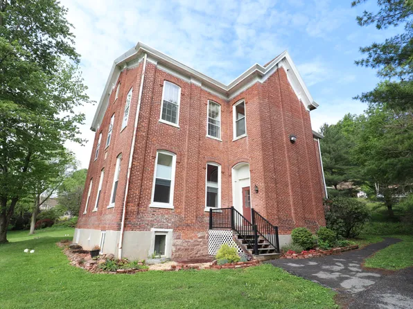 151 Old School Ln #D, Adamstown, PA 19501