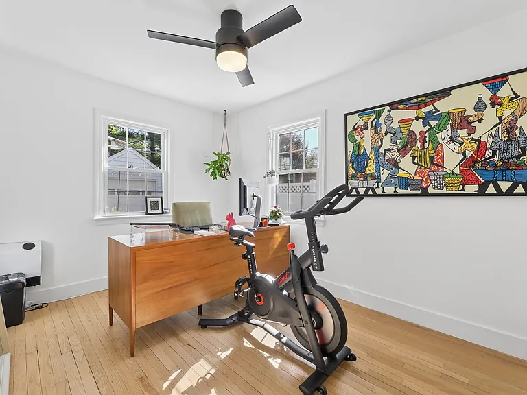 4 Lois Ave — Photo 20