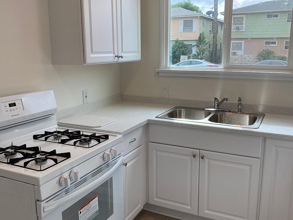 1st image of 14115 Gilmore St #1