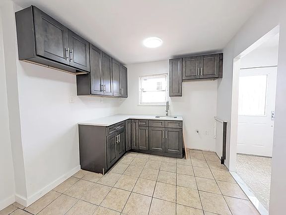 2nd image of 552 Essex St