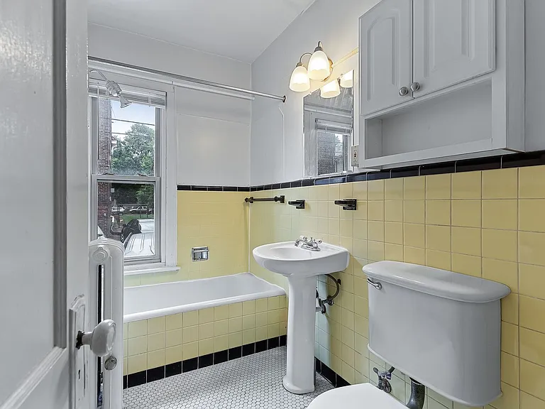 2219 Garfield Ave Apartments | Origen Living — Photo 34