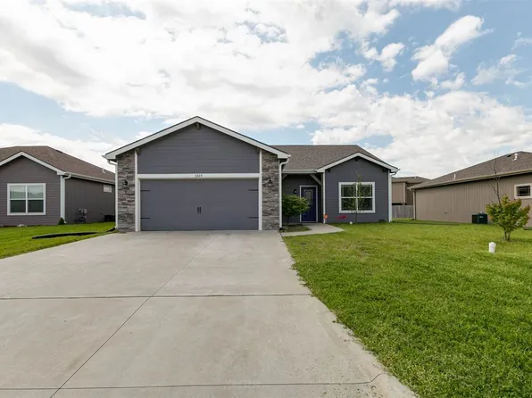 3329 Half Full Dr, Manhattan, KS 66502