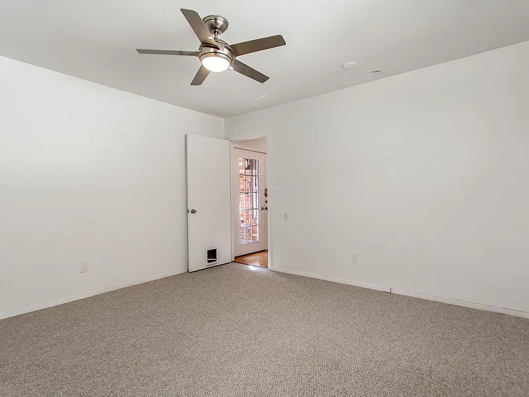 7475 Brentcove Cir — Photo 21