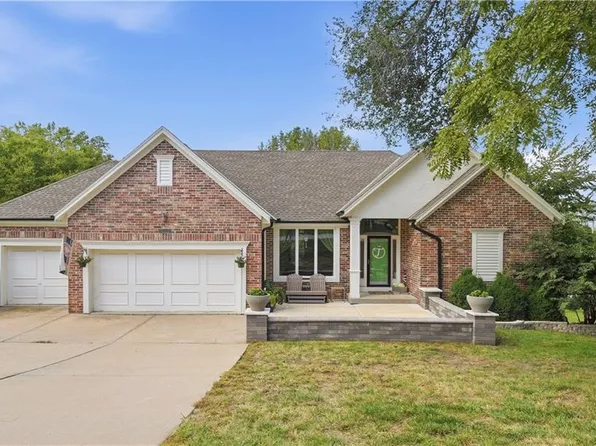 16024 Meadow Ln, Stilwell, KS 66085