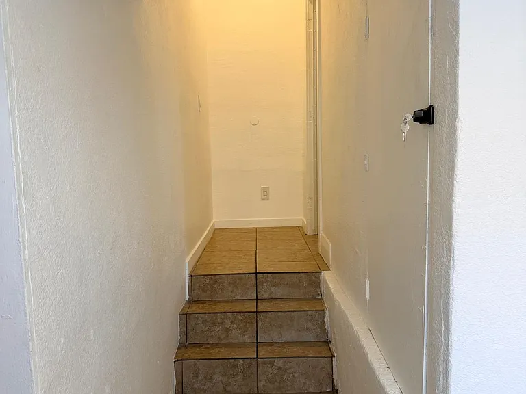 Magnolia Ave — Photo 5