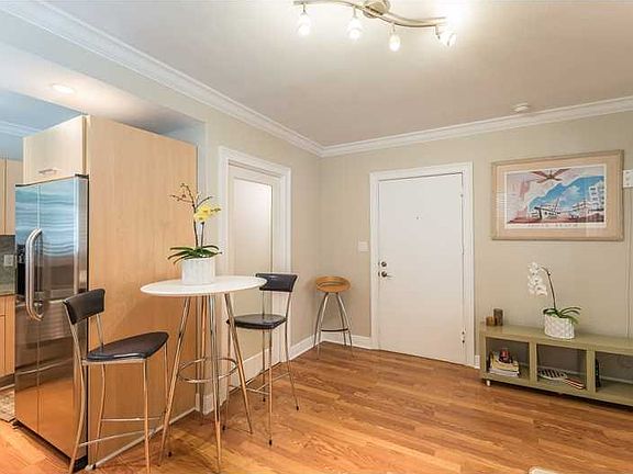 5th image of 221 Collins Ave APT 2