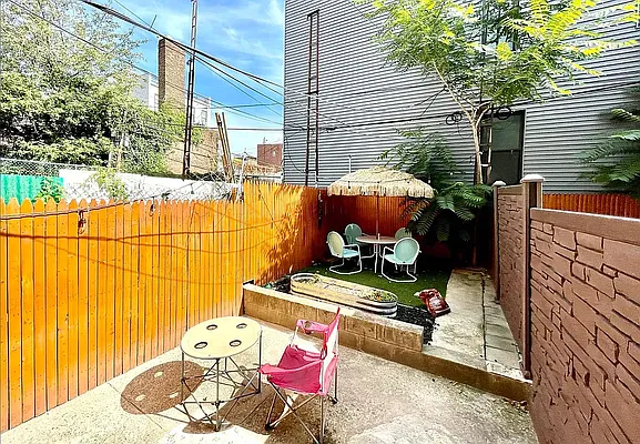 Rented by Pear NYC LLC | media 24