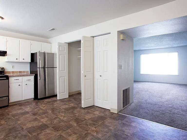 Aspen Hills Apartments — Photo 36