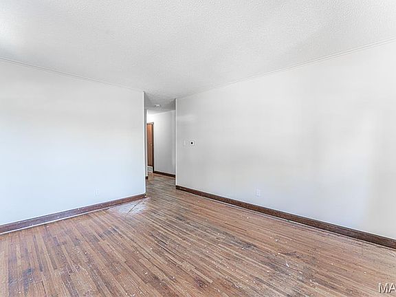 3rd image of 616 Tomlee Rd
