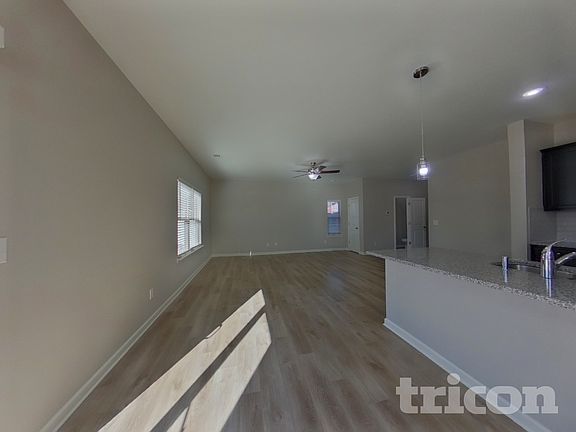 3rd image of 106 Spring Knoll Dr