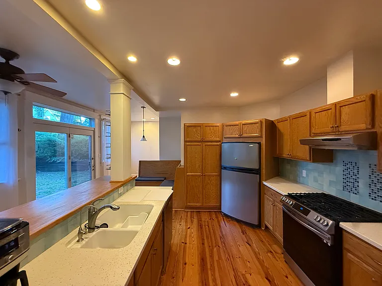 1019 Gloria Ave — Photo 14