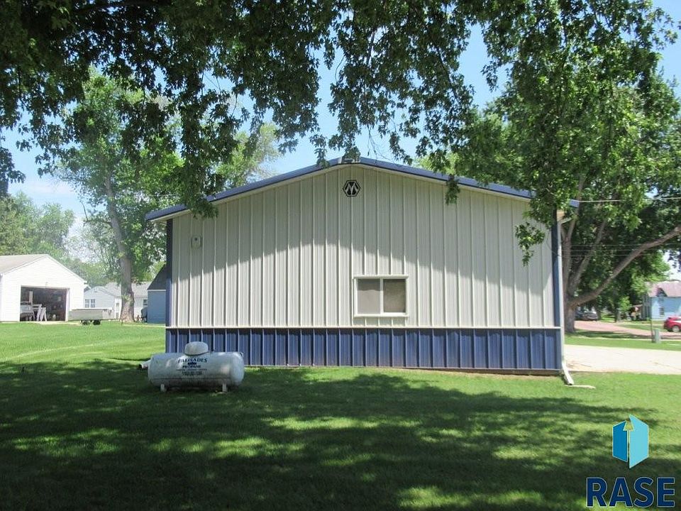 2nd image of 129 S Summit Ave