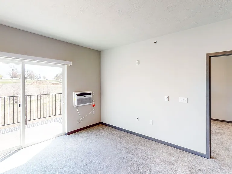 5800 Sunnybrook Plz — Photo 10