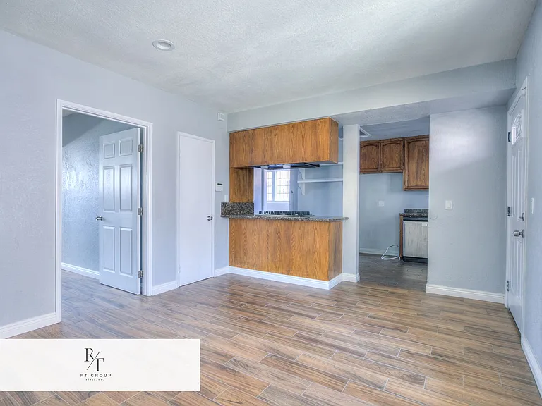 3045 Charlotte Ave — Photo 7