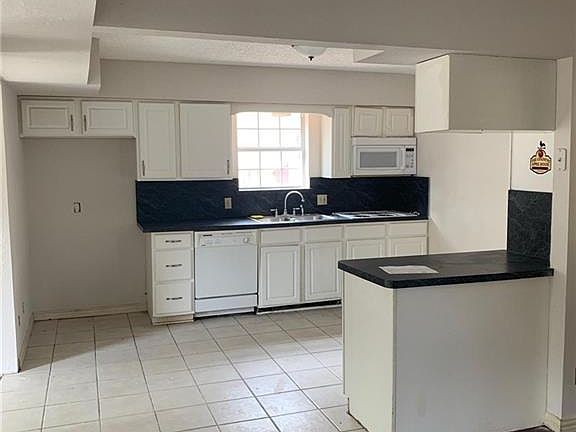 3rd image of 341 Merribrook Trl