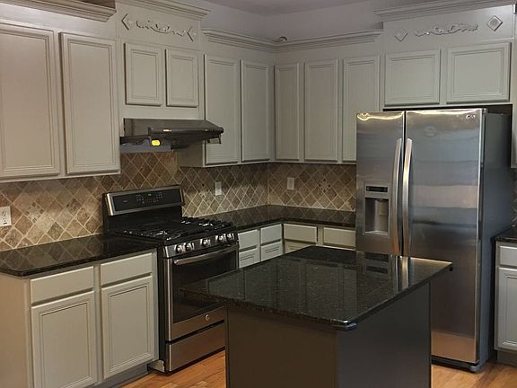 3rd image of 409 Whisper Wind Ln