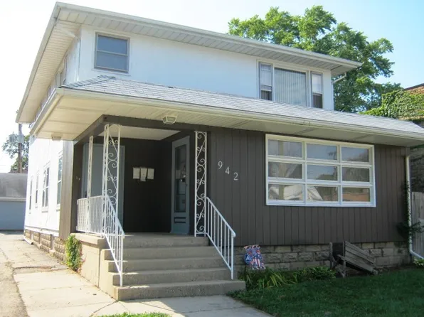 942 North Ave APT 2S, Waukegan, IL 60085