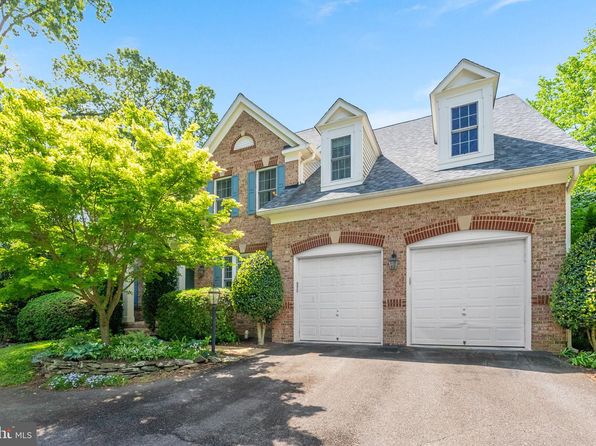 5393 Abernathy Ct, Fairfax, VA 22032