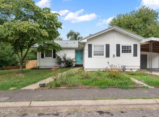 102 Kingsley Rd, Oak Ridge, TN 37830