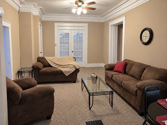 2nd image of 610 W Elm St #4f7dc52a7