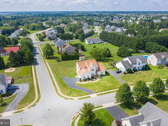 4th image of 200 W Thomas Ct