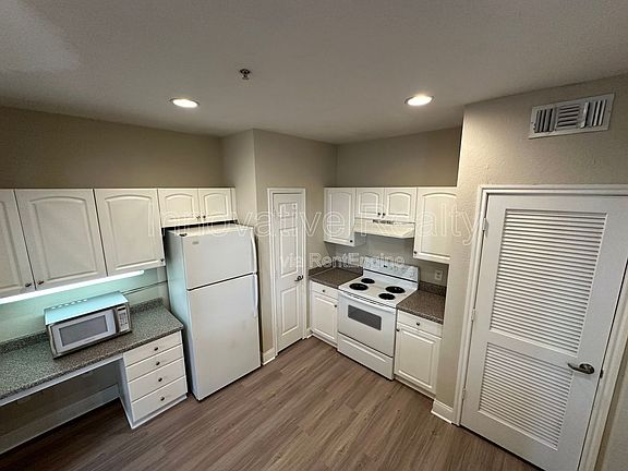 4th image of 860 N Orange Ave APT 212