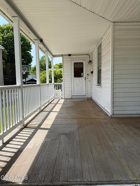 4th image of 52 Walnut Street