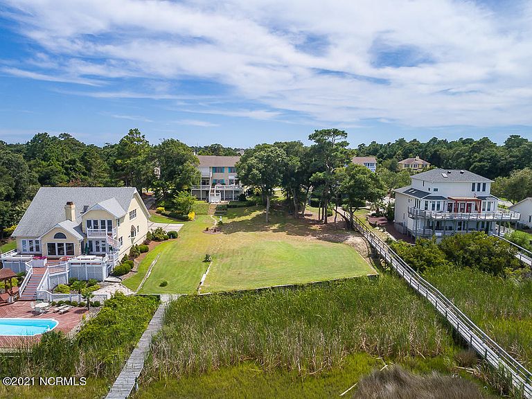 8730 Emerald Plantation Rd Emerald Isle, NC, 28594 Apartments for