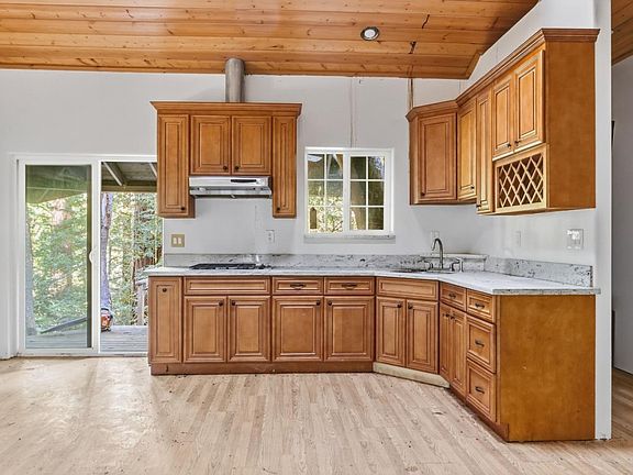 4th image of 29 Bear Creek Rd