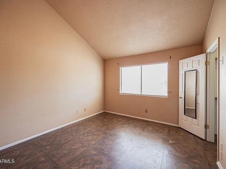 1650 N Ventura Ln — Photo 17