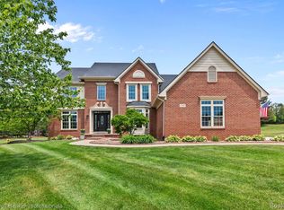 17589 Rolling Woods Cir, Northville, MI