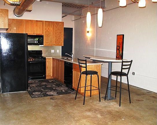Nice kitchen with breakfast bar
