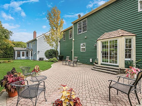 3rd image of 4364 Longmeadow Dr