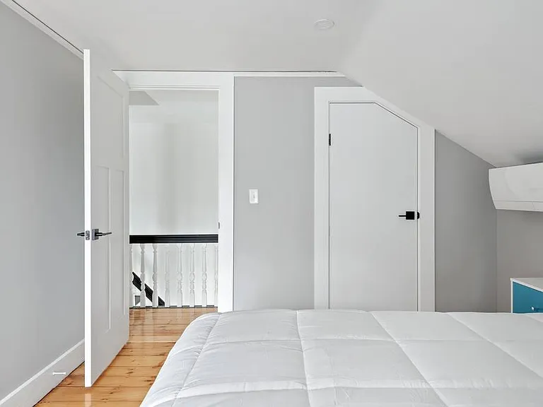 33 Pitt St #4 — Photo 3