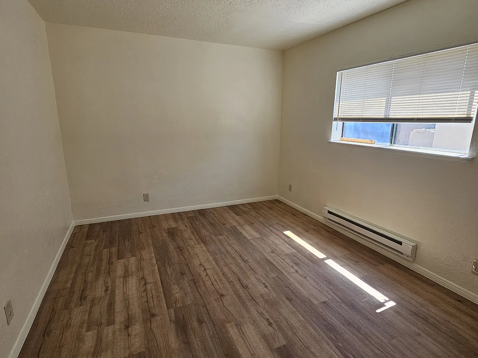 2 bed, 850 sqft, $1,050 — Photo 2