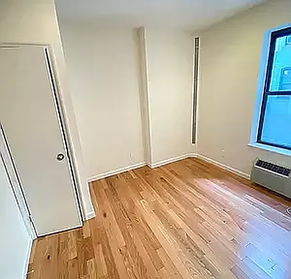 559 W 188th St #11 — Photo 3