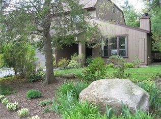 19 Applewood Ln, Avon, CT 06001