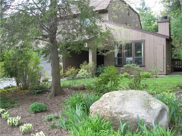 19 Applewood Ln, Avon, CT 06001