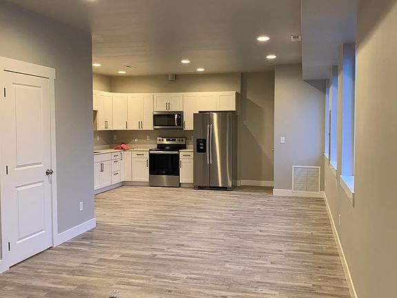 living space, it flows into the kitchen