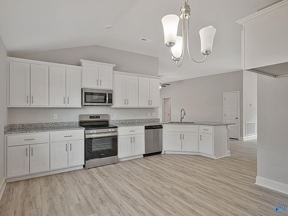 3rd image of 200 Rim Rock Cir