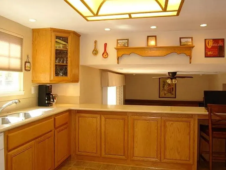1170 Gilbert Ct — Photo 3