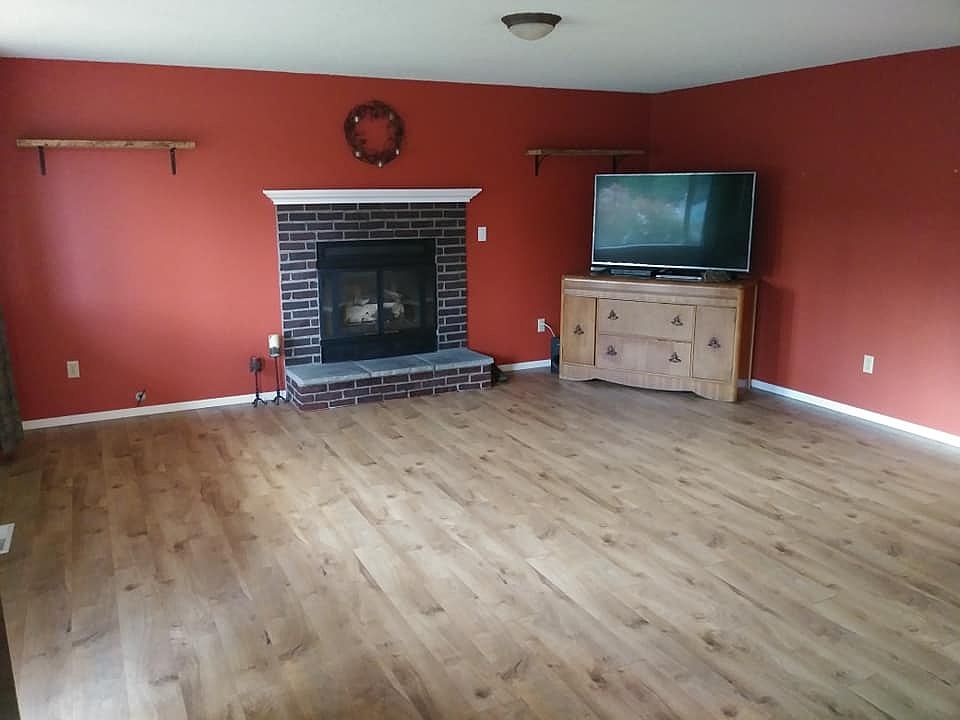 1st image of 761 NW Woodlawn Ct