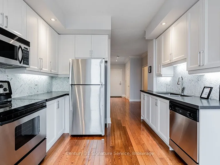 250 Wellington St W #Penthouse 36 — Photo 7