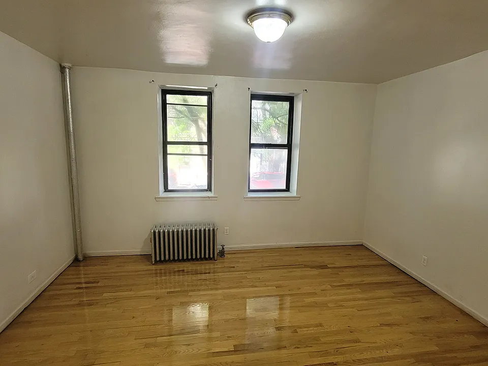 54 W 174th St