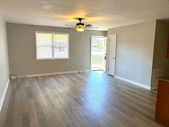 3rd image of 314 Barry Dr