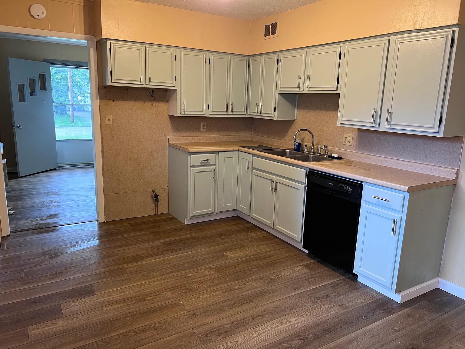 4 bed, 1566 sqft, $1,200 — Photo 3