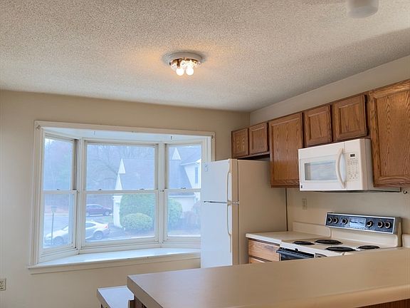 5th image of 48 Castlegate Dr Unit 48