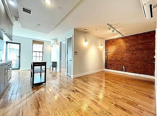 2nd image of 72 Willoughby St #G